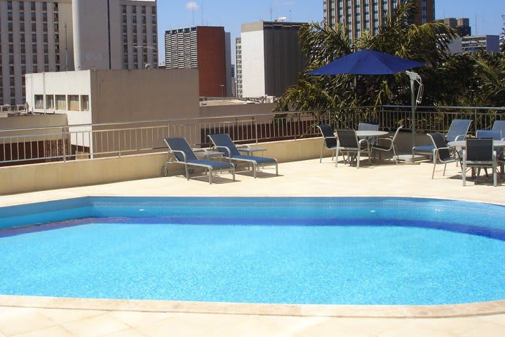 Disfruta del sol en la alberca del Saint Peter Hotel en Brasilia