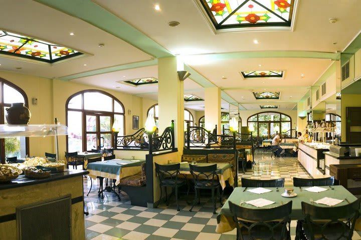 Restaurante con servicio de bufet