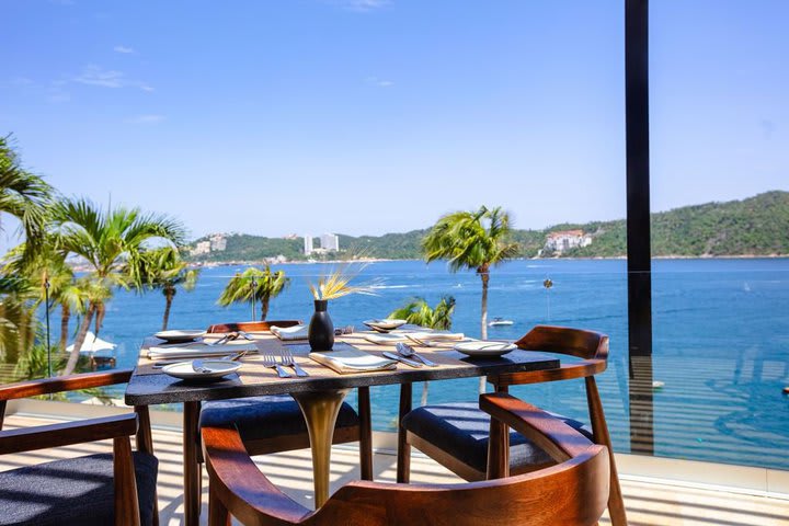 El restaurante La Huerta tiene vista al mar