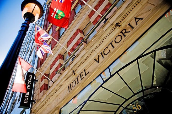 Fachada del Hotel Victoria en Toronto