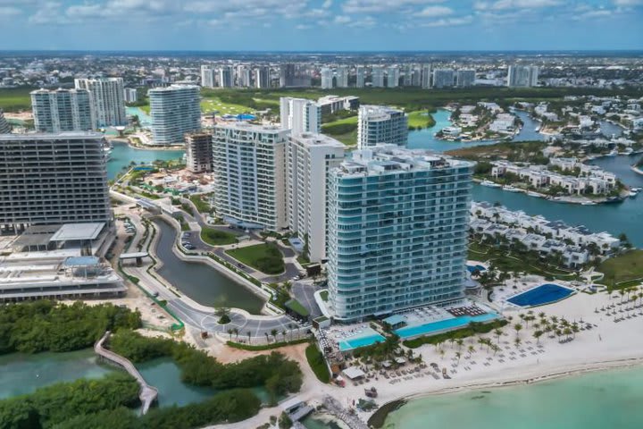 SLS Cancún Hotel