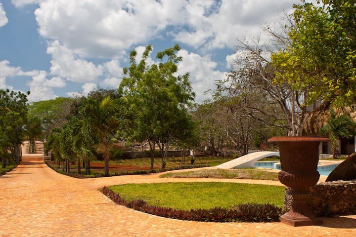 Garden at the Hacienda Kaan Ac hotel