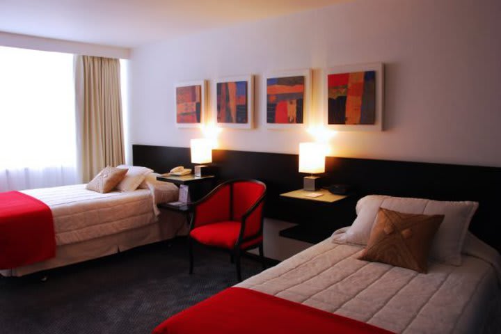 Habitación estándar twin del Hotel Virrey en Bogotá