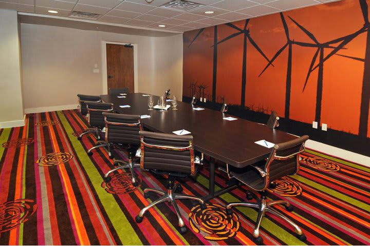 Travis room at Hotel Indigo is perfect for meetings, Texas hotel