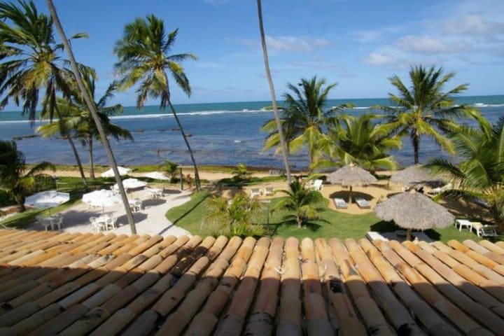 Pousada Porto da Lua in front of Praia do Forte