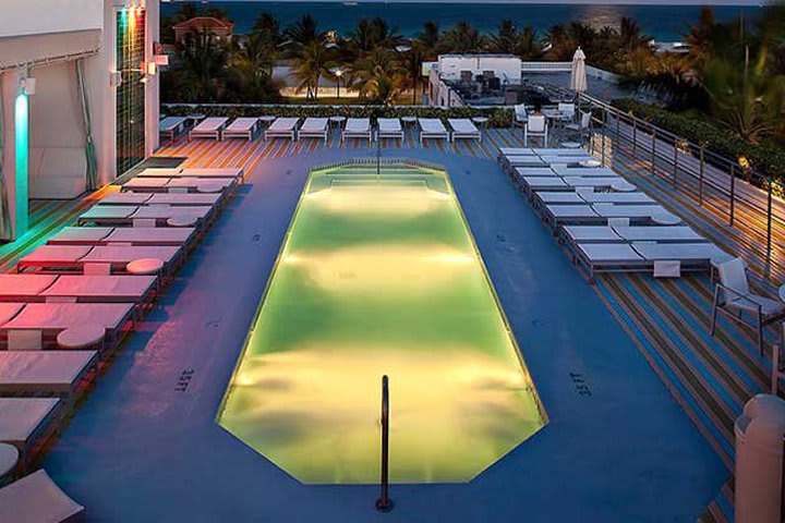 Desde la alberca panorámica de The Hotel of South Beach se puede ver el mar