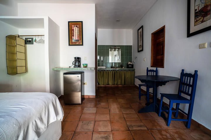 Table and chairs in a room