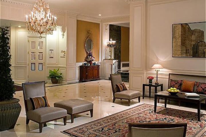 Lobby del Warwick New York Hotel