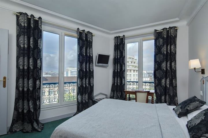 Guest rooms at the Grand Hotel des Gobelins offer a flat-screen TV