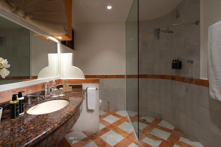 Private bathroom in a Classic double guest room