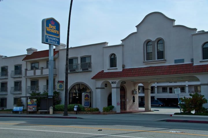 Vista exterior del hotel Best Western Royale en Pasadena