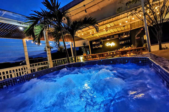 Vista de noche del jacuzzi