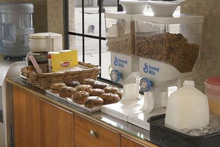 Food bar of the breakfast lounge at the Travelodge hotel in Pasadena