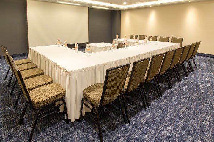 The hotel has two meeting rooms