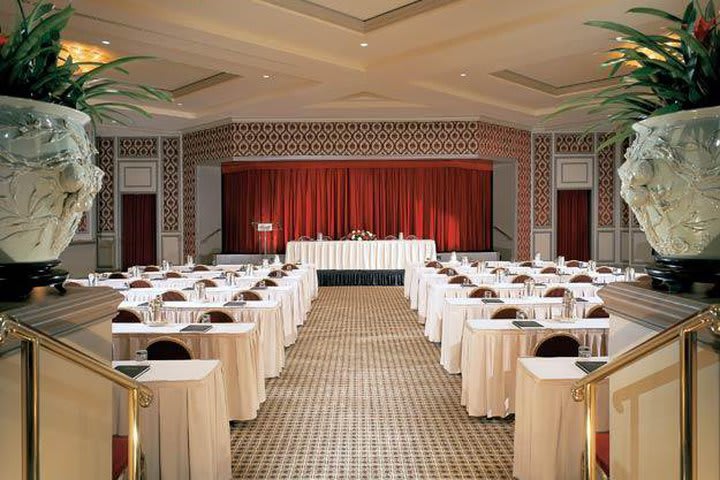 Organize your events in one of the meeting rooms at the Fairmont at Millennium Park hotel in Chicago