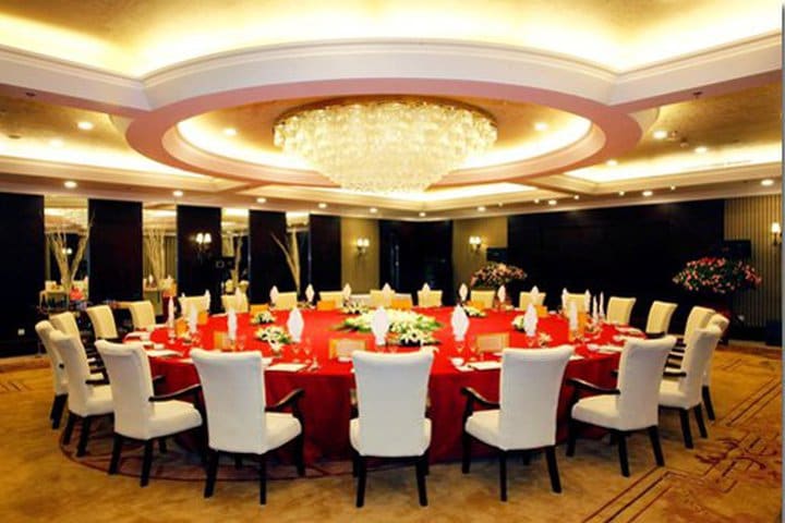 Host dinners for up to 80 guests at the North Star Continental hotel