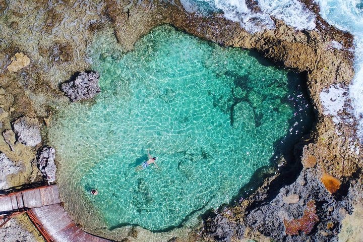 Vista aérea de la piscina natural