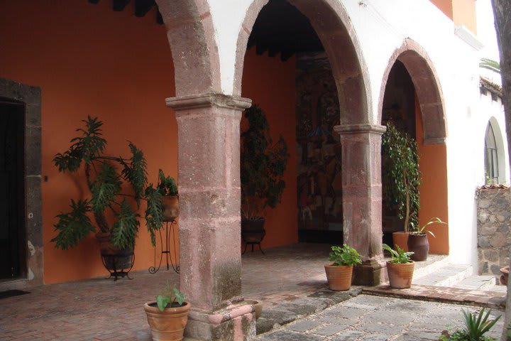 Patio del Rancho El Atascadero, hotel estilo colonial en San Miguel de Allende