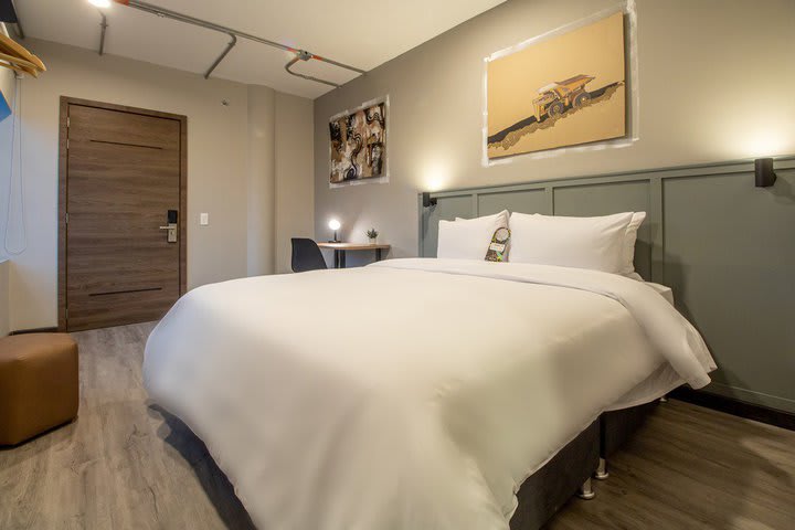 The hotel offers 100 guest rooms