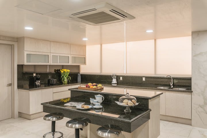 Cocina equipada de la suite presidencial