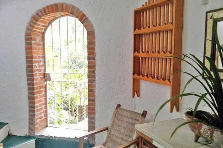 Salida al jardín de una habitación principal