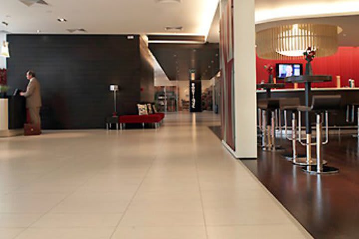 Lobby del Novotel en Atenas