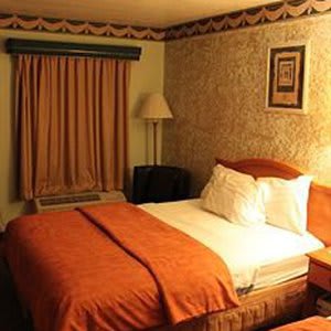 Econo Lodge Inn & Suites Near Lackland AFB