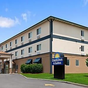 Days Inn & Suites by Wyndham Romeoville