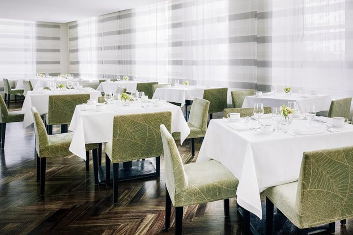 The Vitrine restaurant at The St Regis San Francisco is decorated in green and white