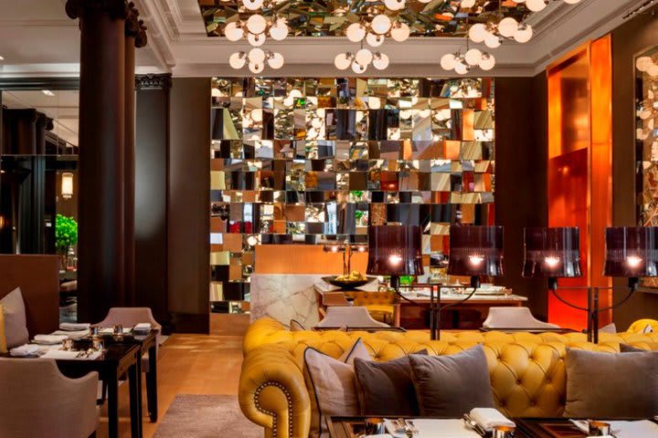 Mirror Room en el lujoso hotel Rosewood London