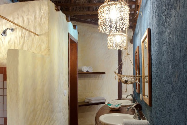 Baño de huéspedes