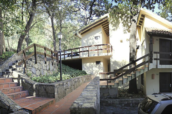 Habitaciones distribuidas en cabañas