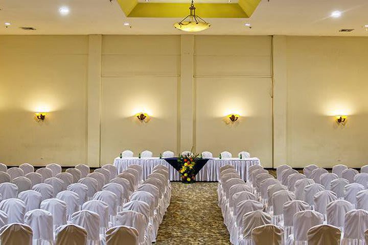 Las instalaciones incluyen salones para eventos