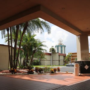 I-Drive Grand Resort & Suites