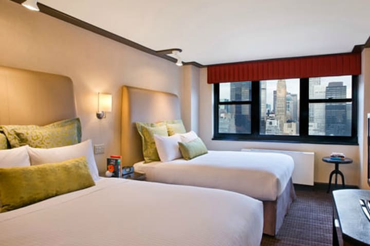 There are rooms with two beds at the Affinia Dumont, hotel in Manhattan