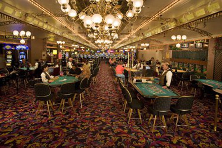 The Four Queens Hotel and Casino features 27 table games