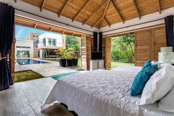 Habitación con vista a la piscina