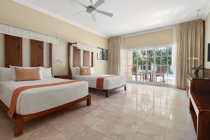 Img - Junior suite doble acceso a la piscina - Sun Club