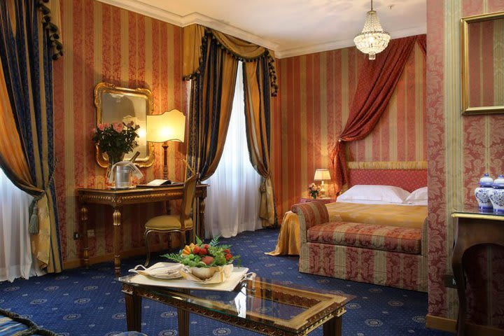 Junior suite at Hotel Bernini in central Rome