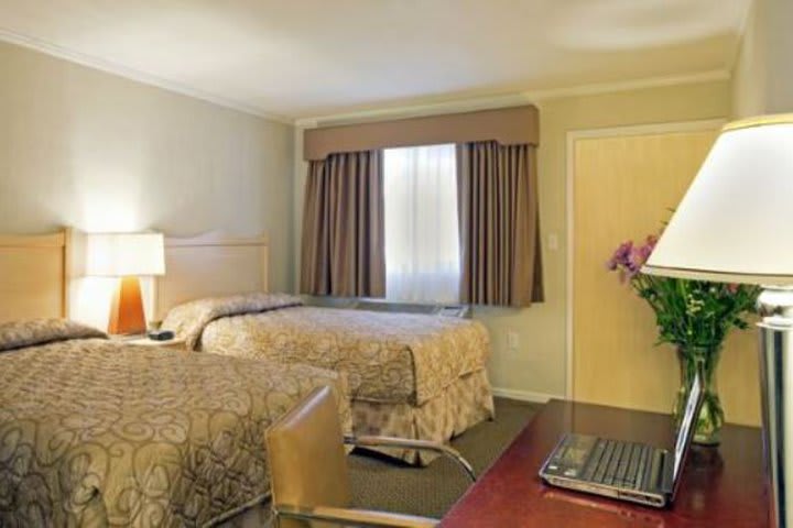 El hotel Americas Best Value Inn & Suites - Golden Gate en San Francisco tiene 40 habitaciones y suites