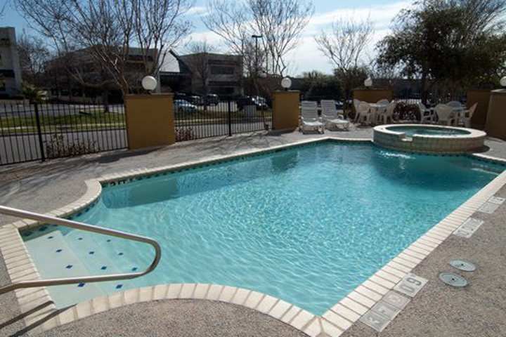 Outdoor pool at the Comfort Inn & Suites Airport in San Antonio