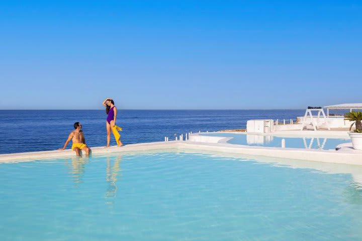 Disfrutando una de las piscinas