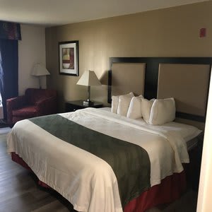 Quality Inn & Suites Woodstock near Lake Geneva