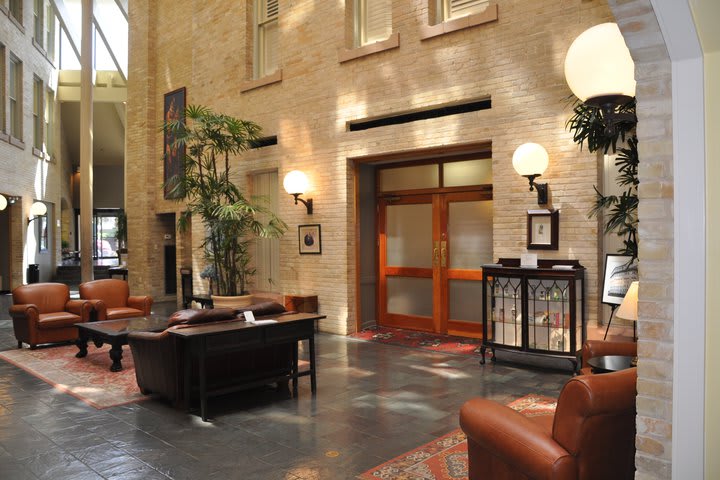 Lobby del Crockett Hotel