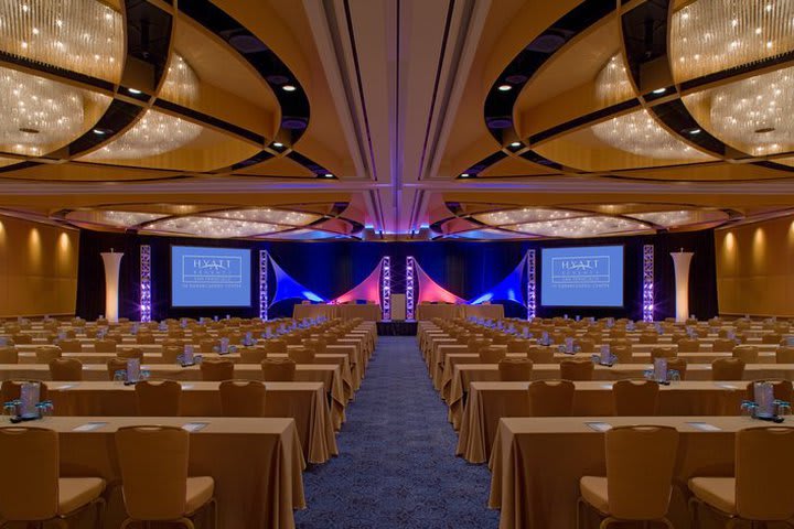 Caben hasta 1,900 personas en los salones de eventos del Hyatt Regency, hotel en San Francisco