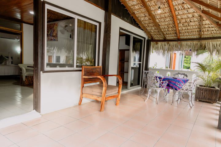 El hotel ofrece bungalows