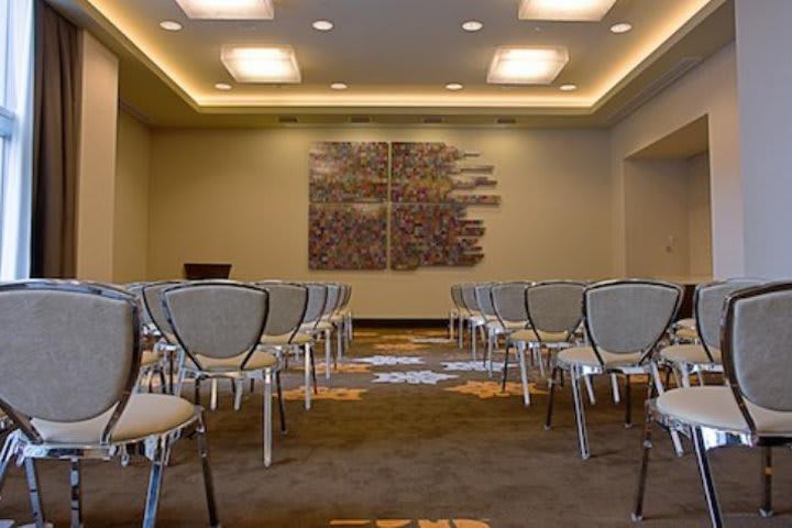 Equipped conference facilities at theWit Chicago — A DoubleTree By Hilton