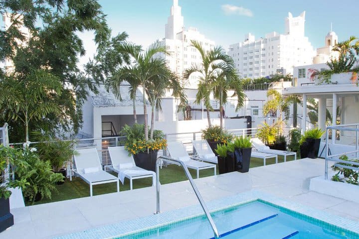 The Sanctuary South Beach en Miami tiene una alberca en la terraza