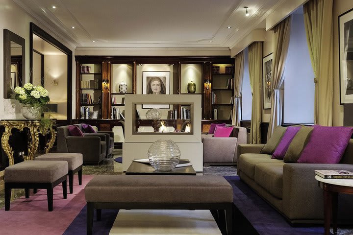 El hotel Sofitel Rome Villa Borghese cuenta con biblioteca