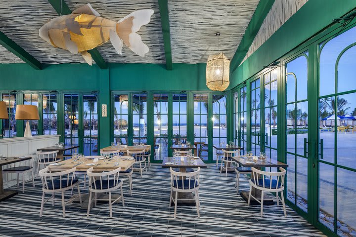 Pez Dama, restaurante en la playa con ambiente tropical